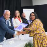 Asiste Beto Pérez a entrega de medallas a maestros con 30 y 40 años de trayectoria