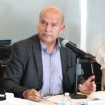 «Ley agandalle»: acusa Cuauhtémoc Estrada regresión democrática en reforma electoral impulsada por PAN, PRI, MC y Verde