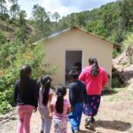 *Entrega Arturo Medina dos casas a familias de Guadalupe y Calvo que lo perdieron todo en incendios*